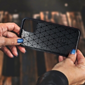 Bild von Schutzhülle im Carbon Look für iPhone 13 Pro Max